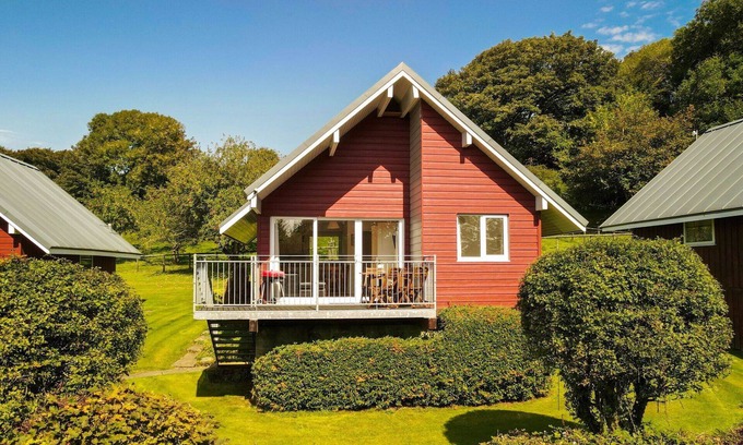 Fivelanes House | Wonderful private villa for 4 guests with WIFI, hot tub, TV, patio and parking