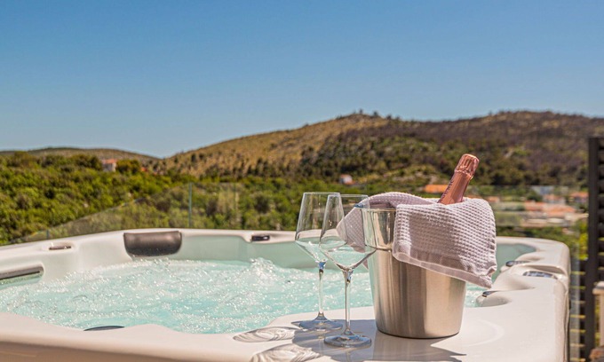 Zaton Villa | Wonderful private villa for 8 guests with private pool, WIFI, hot tub, A/C, TV, terrace and park.