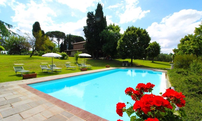 Le Piazze Villa | Wonderful private villa for 6 guests with private pool, TV, pets allowed and parking