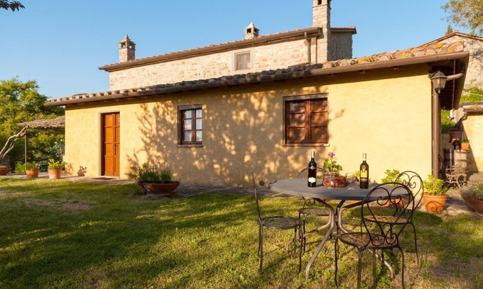 Cortona Villa | Wonderful private villa for 9 people with WIFI, private pool, TV, veranda, pets allowed and park.