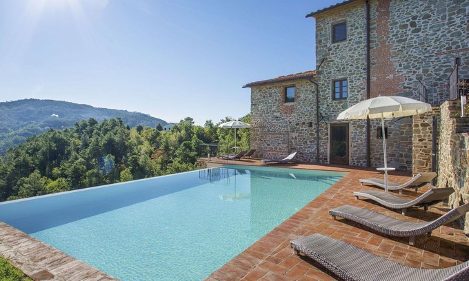 Pescia Villa | Wonderful private villa with hot tub, private pool, WIFI, TV, patio, pets allowed and parking