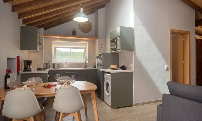 Linho Villa | Wonderful private villa for 4 guests with WIFI, A/C, TV, terrace and parking