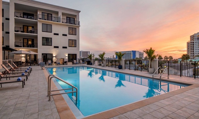 Clearwater Beach Hotel | Wonderful Stay! 3 Sleek Units, Outdoor Pool, Near Little Toot Dolphin Adventure