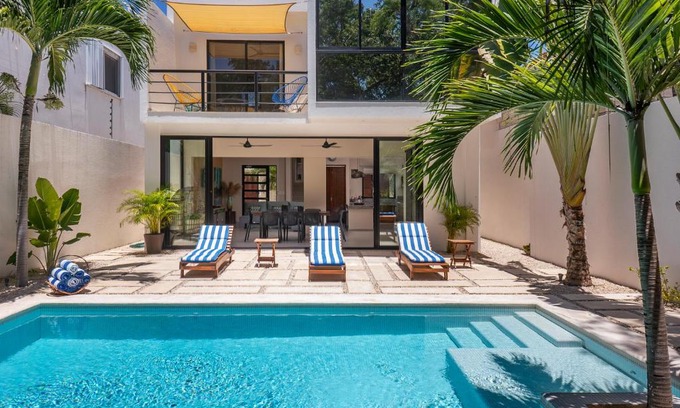 La Veleta Villa | Wonderful Tropical Home 3BR, Garden, Private Pool.