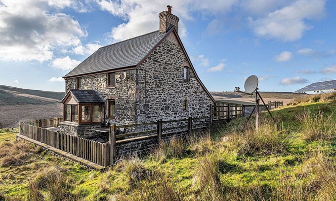 Glandyfi House | Wonderful villa for 6 guests with WIFI, TV, terrace, pets allowed and parking