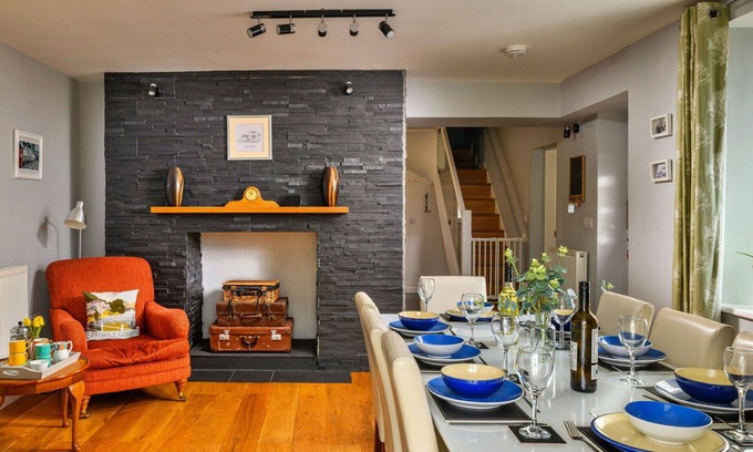 Cwmtirmynach House | Wonderful villa for 8 guests with WIFI, TV, pets allowed and parking