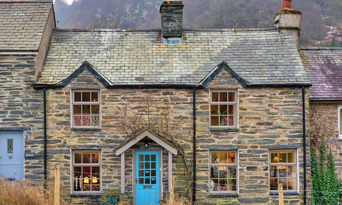 Dolwyddelan House | Wonderful villa for 6 guests with WIFI, pets allowed and parking