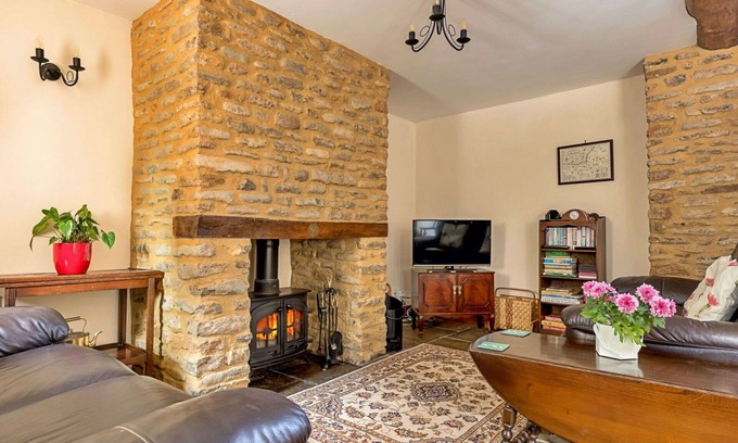 South Cheriton House | Wonderful villa for 4 guests with WIFI, TV, pets allowed and parking