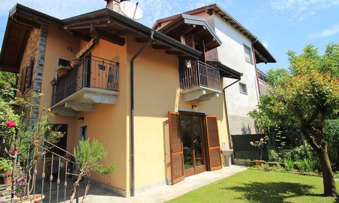 Arizzano House | Wonderful villa for 5 people with WIFI, TV, balcony and parking