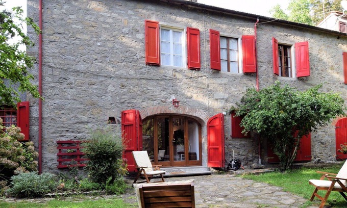 San Momme Villa | Wonderful villa for 6 guests with TV, pets allowed and parking