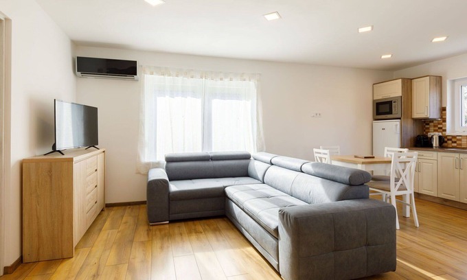 Balatonkeresztur House | Wonderful villa for 6 people with WIFI, A/C, TV, terrace and parking
