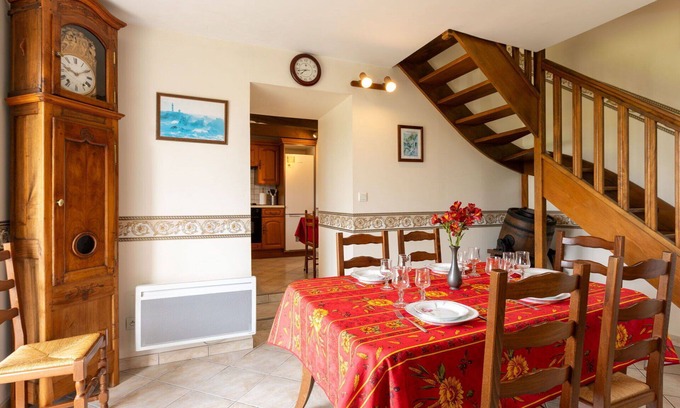 Saint-Coulomb House | Wonderful villa for 5 guests with TV, terrace and parking