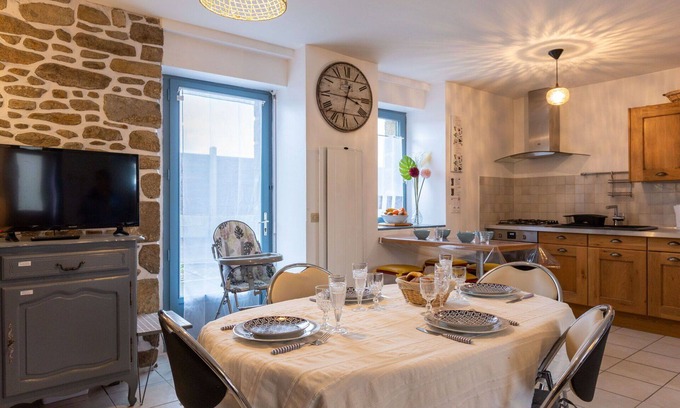 Saint-Coulomb House | Wonderful villa for 4 guests with WIFI, TV, terrace and parking