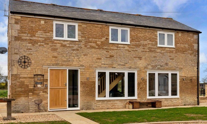 Thurlby House | Wonderful villa for 6 people with WIFI, pets allowed and parking