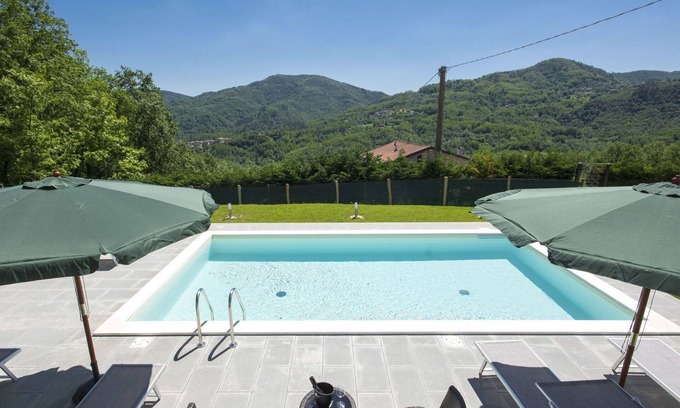 Tresana Villa | Wonderful villa with WIFI, pool, A/C, TV, terrace, pets allowed, panoramic view and parking