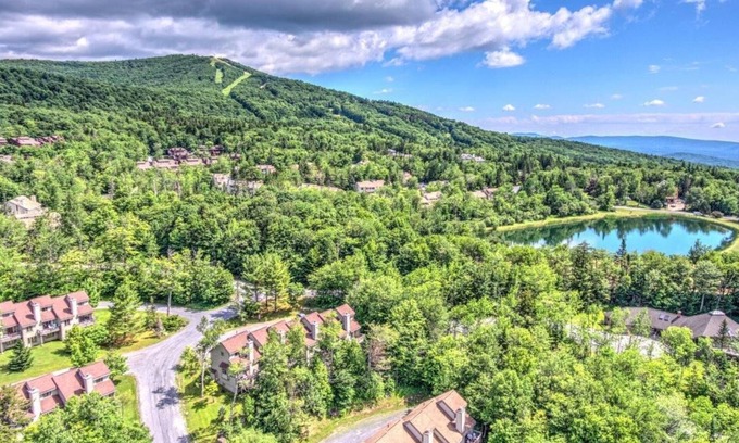 Bromley Mountain House | Wonderfully appointed Ridges Bromley Townhouse