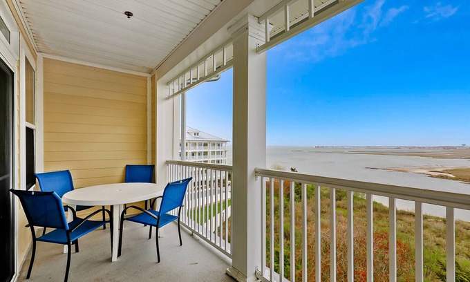 Sunset Island Condo | Wonderfully Located Bayside Home w/Shared Pool, Private W/D, Free WiFi