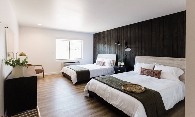Columbia Falls Hotel | Wonderstone Double Queen Guest Room