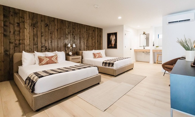 Columbia Falls Hotel | Wonderstone Hotel - Double Queen Guest Room