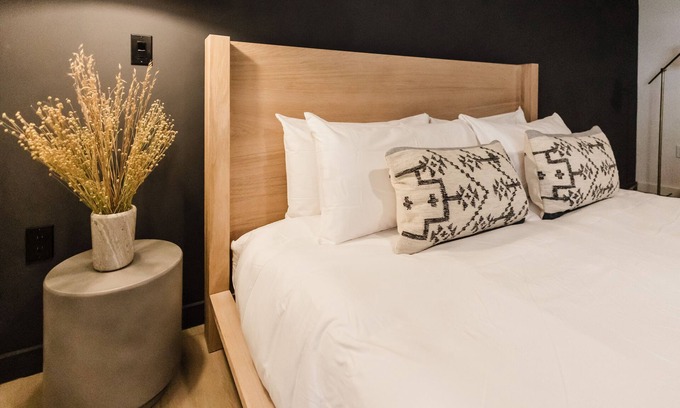 Columbia Falls Hotel | Wonderstone One Bedroom Suite w/Kitchen