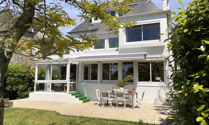 Finistere House | wood-panelled sailor's cottage a stone's throw from the port