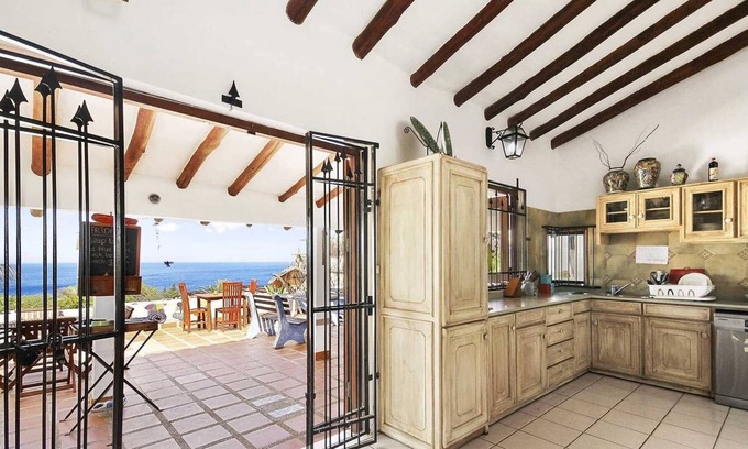 Soto Bed & Breakfast | Wood Room @ Oceanview BnB Curacao