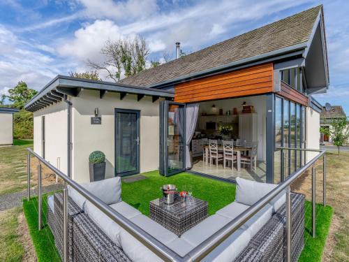Bamburgh House | Wood Sage