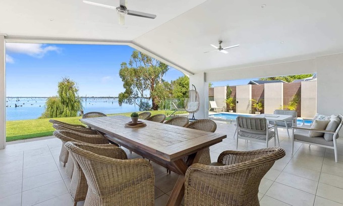 Yarrawonga House | Woodbine Waters - Four Bedroom House, Sleeps 10