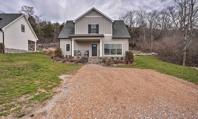 Lookout Valley Neighborhood Association House | Wooded Escape w/Beautiful Backyard + Mtn Views!