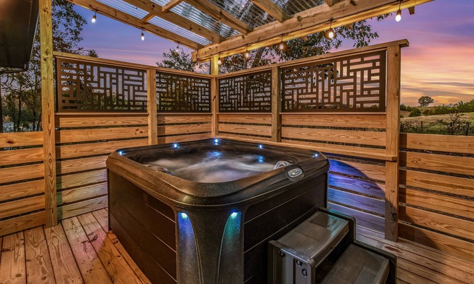 Sevierville Cabin | Wooded Hideaway 2 Bedroom Cabin