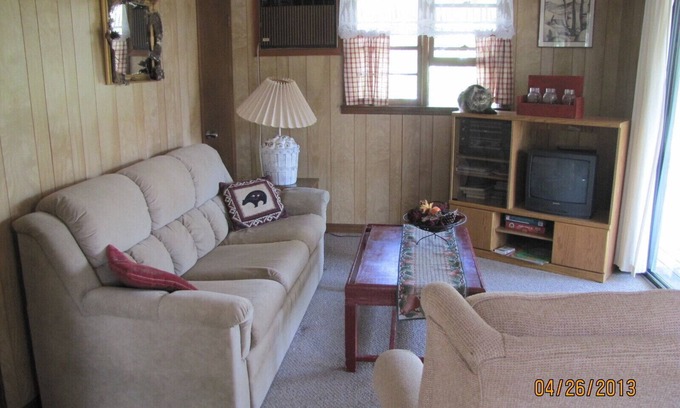 Franklin Cottage | Wooded property, Close to town