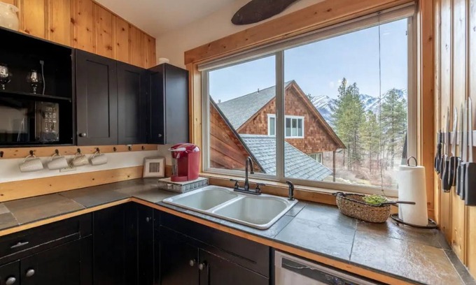 Leavenworth Apartment | Wooded Retreat Guesthouse on 5 AC yet within 3min of downtown Leavenworth!