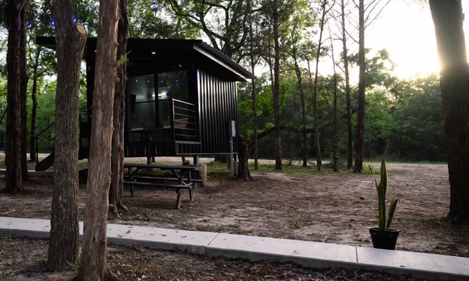 Alvord Cabin | Wooded Retreat w/Pond View near LBJ Grasslands - 4 Cabins/Sleeps 8