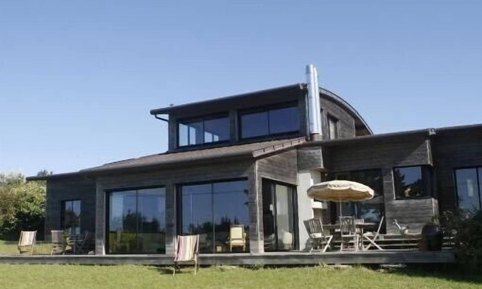 Plougonvelin House | Wooden architect's house, facing south, facing the sea
