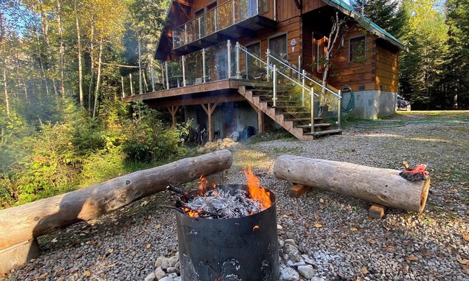 Lac-Superieur Ski Chalet | Wooden chalet in the heart of nature