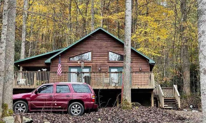 Robbinsville House | WOODEN DREAM- Intimate Cabin near Smoky Mountains