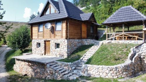 Bajina Basta House | Wooden house Nada (Drvena kuća Nada)