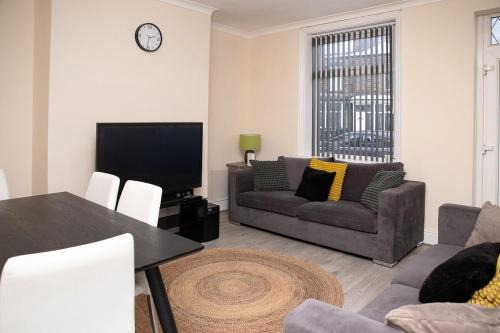 Bradford House | Woodhall Avenue