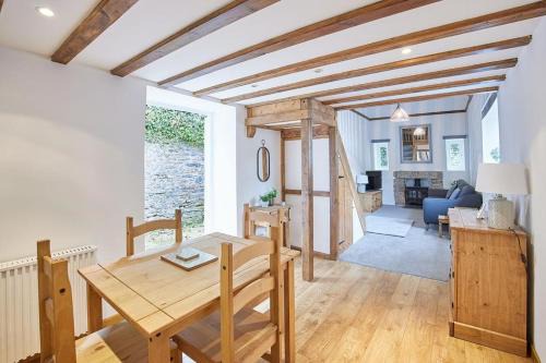 Helston House | Woodland cottage in Cornwall with walled garden