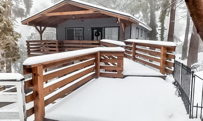 Crestline House | Woodland Hideaway