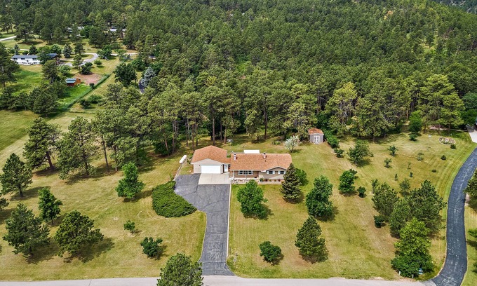 Blackhawk House | Woodland Hills’ Bird Watching Roost