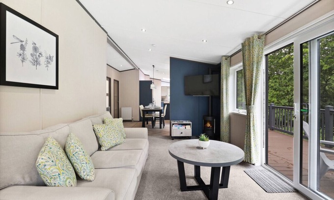 Earle House | Woodland View Lodge - North East Escapes