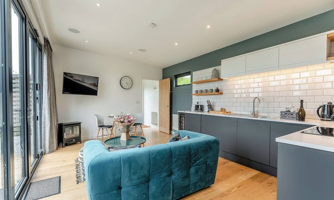 Lewes Ski Chalet | Woodland View Retreat (Pet)