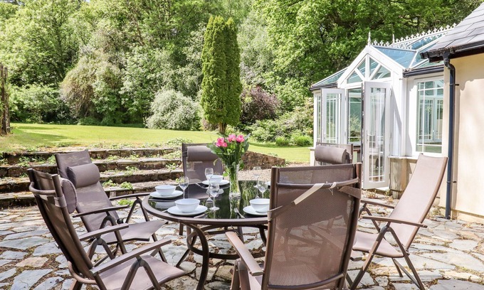 Okehampton Cottage | WOODLANDS, family friendly, with open fire in Northlew