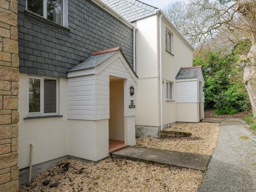 Falmouth House | Woodmans Cottage