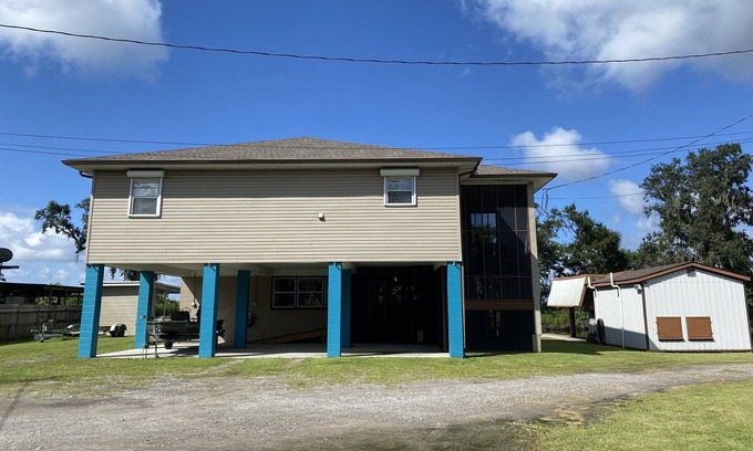 Pointe A La Hache House | Woodpark Retreat - Beautiful Fishing Camp on the Water in Myrtle Grove.