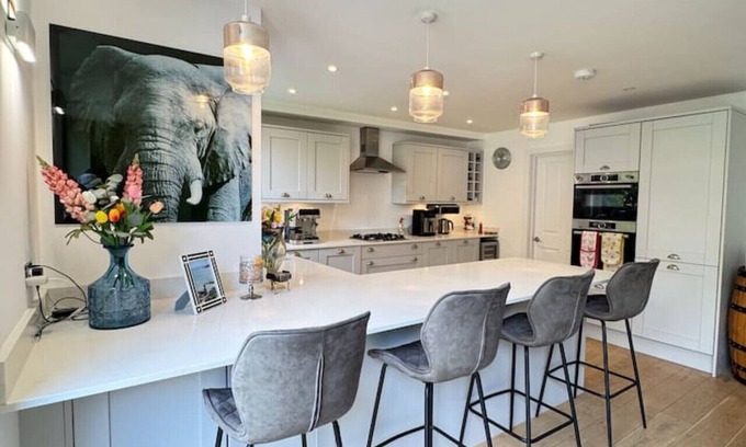 South Twickenham House | Woodpecker : 4 Bed House in London