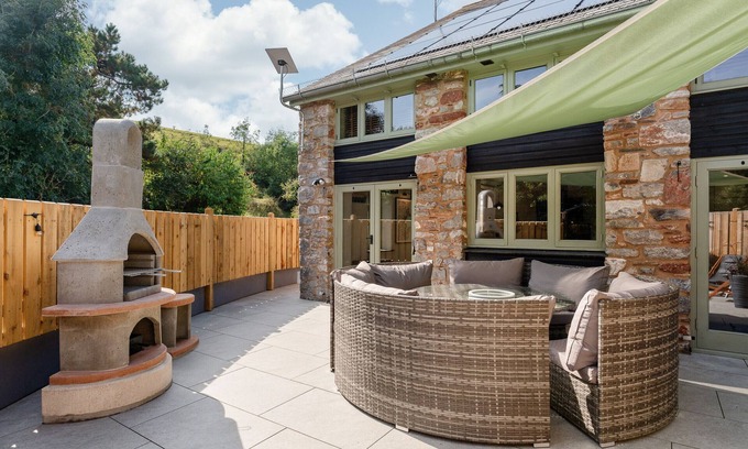 Paignton Ski Chalet | Woodpeckers - Stylish luxury property with hot tub