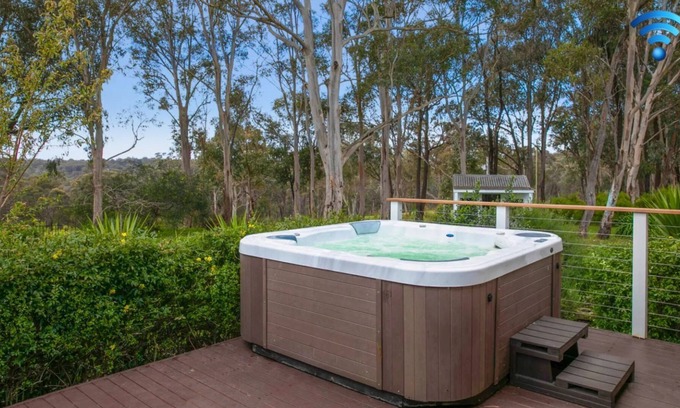 Canyonleigh House | Woodridge – comfortable and Spacious 4-bedroom cottage with stunning rural views