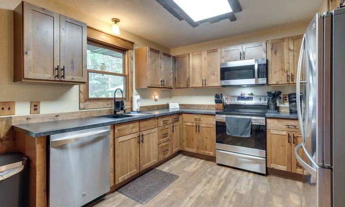 Woodruff House | Woodruff Home w/Lake Access & Pier, Near Town!